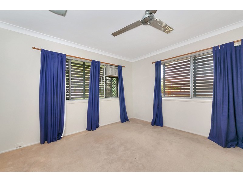 38 Dirkala Street, Mansfield QLD 4122