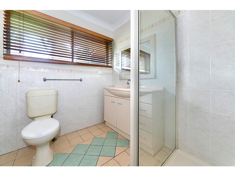 38 Dirkala Street, Mansfield QLD 4122