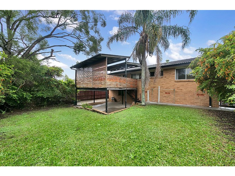 38 Dirkala Street, Mansfield QLD 4122