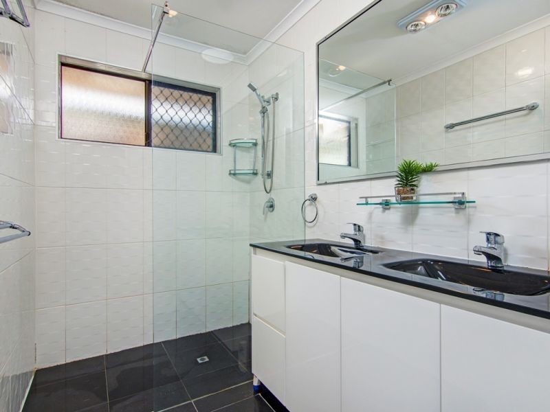 97 Vansittart Rd, Regents Park QLD 4118