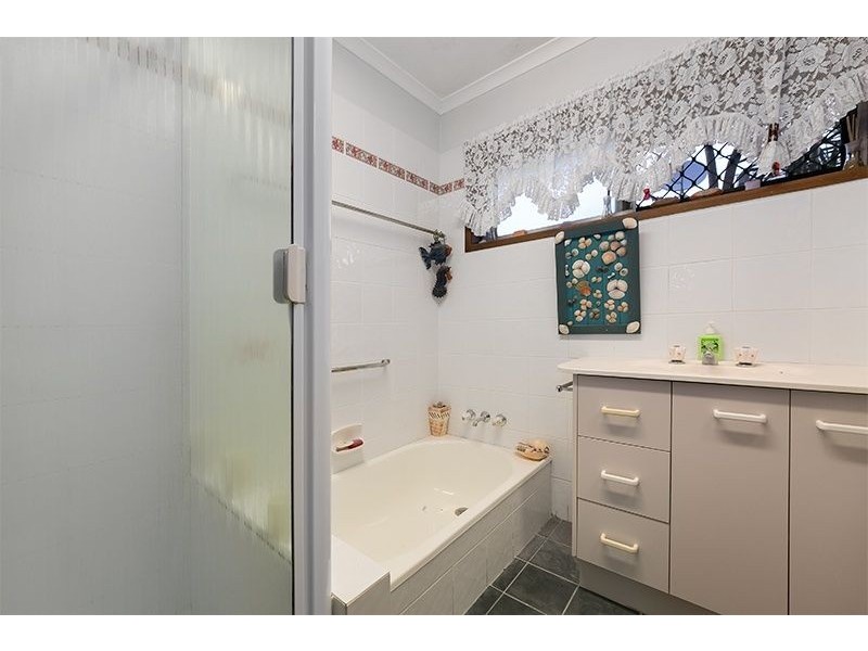 40 Mcwilliam St, Redland Bay QLD 4165