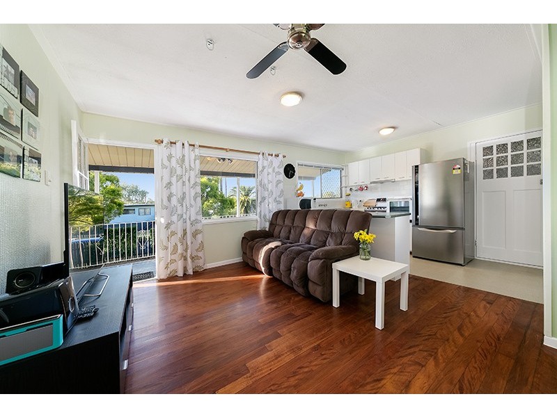 6 Sandra St, Kingston QLD 4114