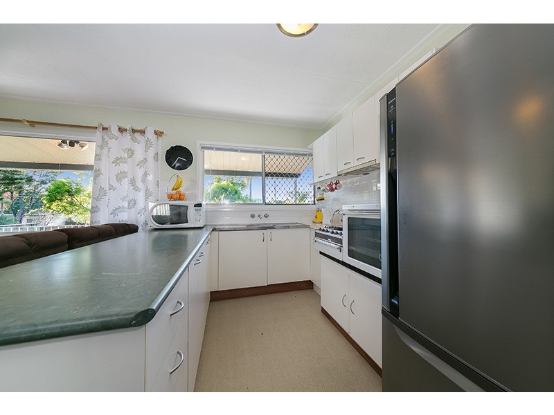 6 Sandra St, Kingston QLD 4114