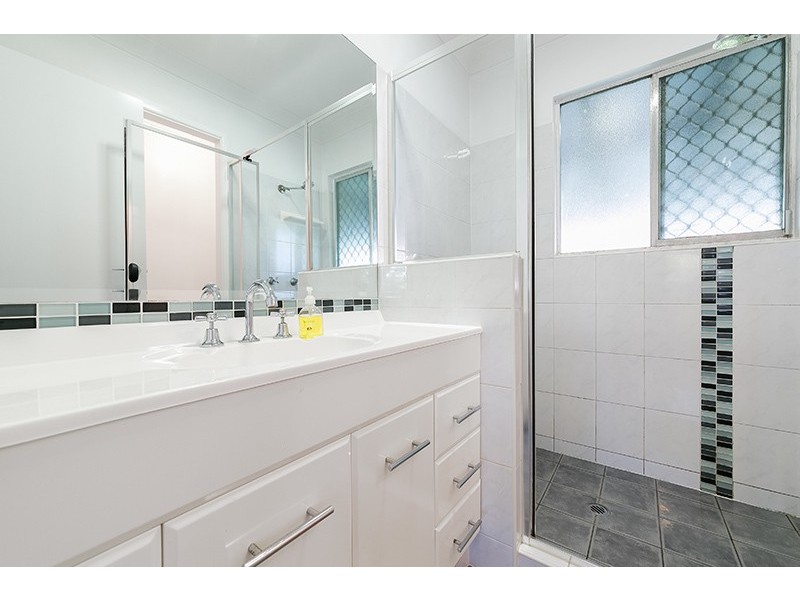 6 Sandra St, Kingston QLD 4114