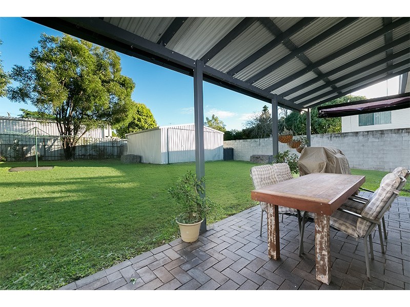 6 Sandra St, Kingston QLD 4114