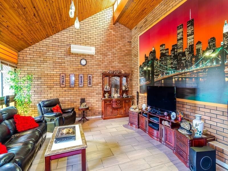 14 Carnoustie St, Macgregor QLD 4109