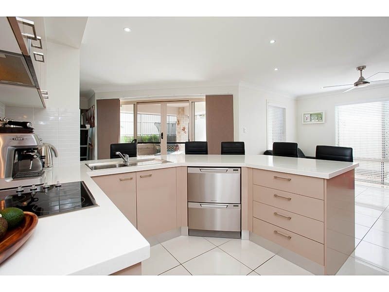 1/16 Long Island Drive, Windaroo QLD 4207