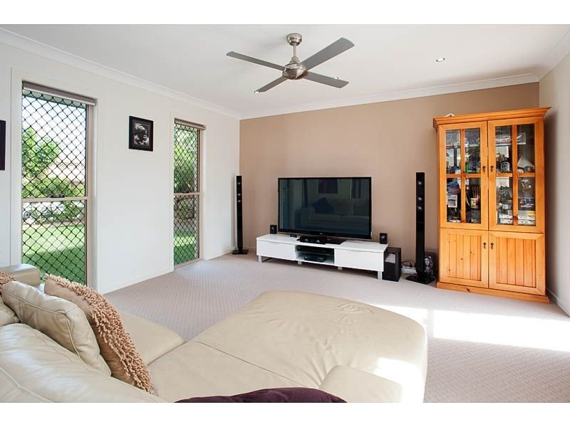 1/16 Long Island Drive, Windaroo QLD 4207