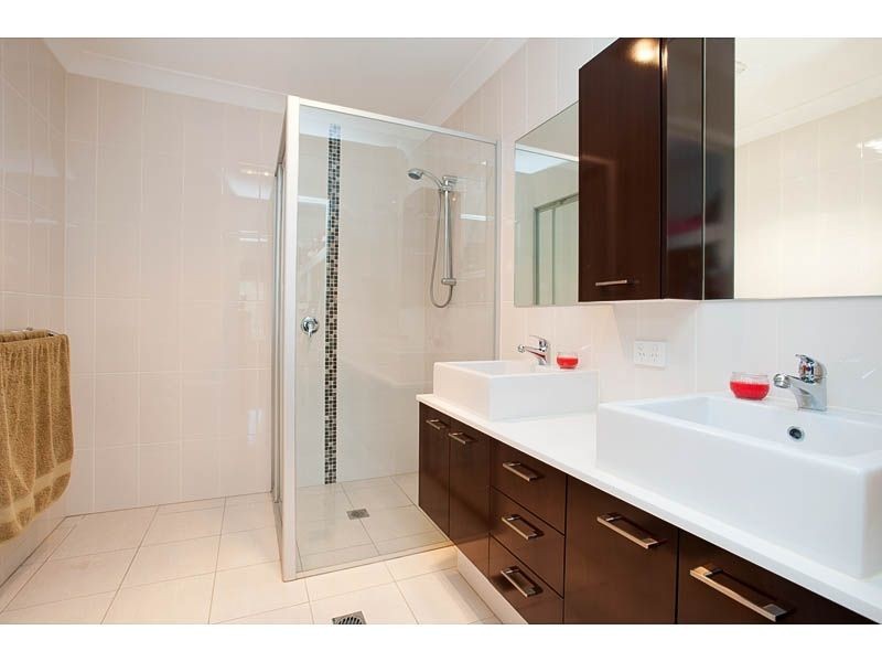 1/16 Long Island Drive, Windaroo QLD 4207