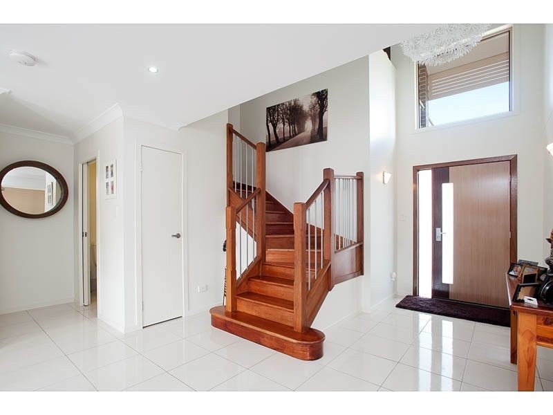 1/16 Long Island Drive, Windaroo QLD 4207