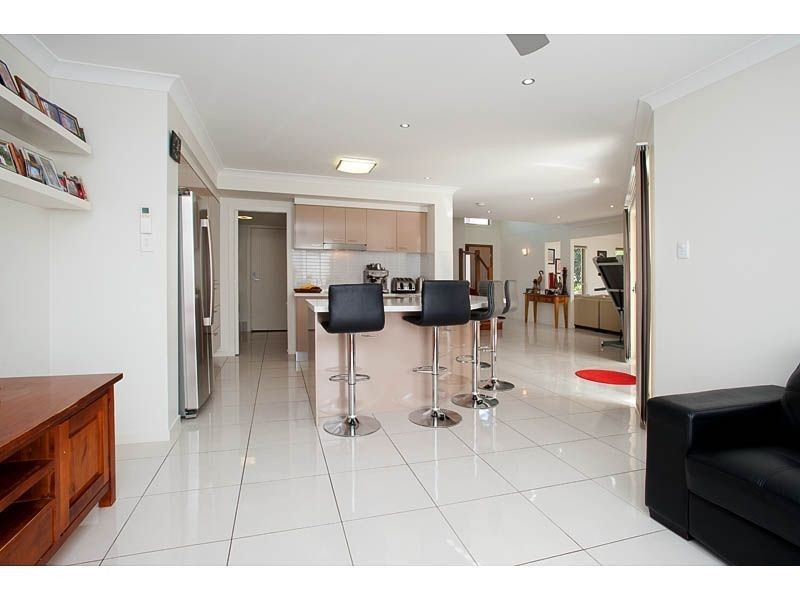 1/16 Long Island Drive, Windaroo QLD 4207