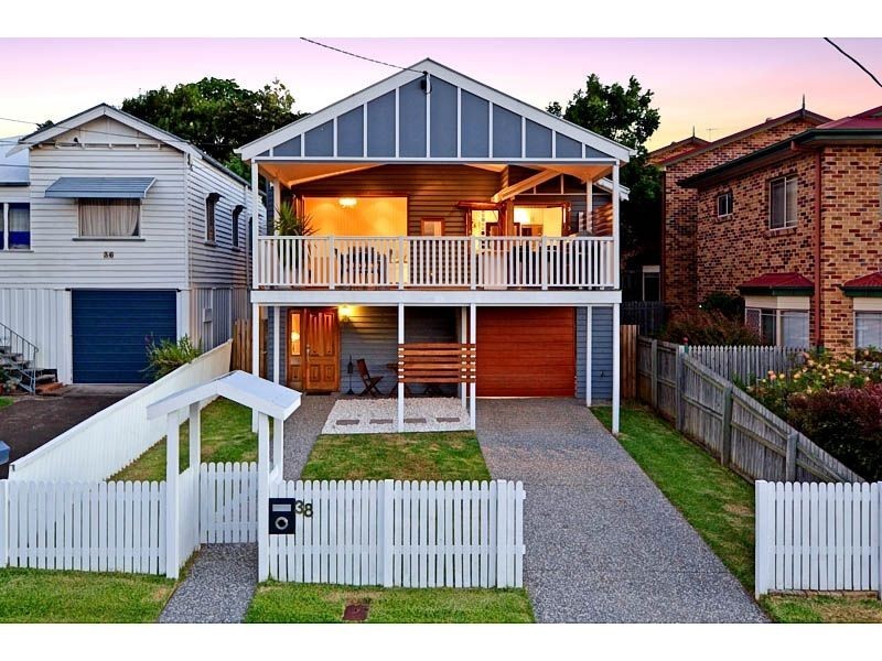 38 HEADFORT ST, Greenslopes QLD 4120