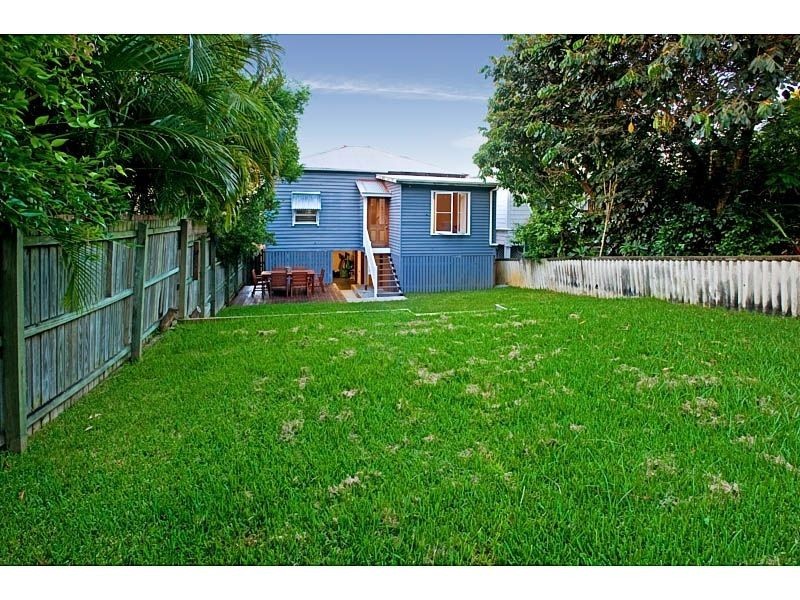 38 HEADFORT ST, Greenslopes QLD 4120