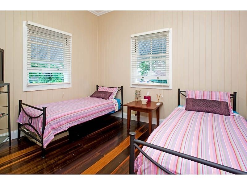 38 HEADFORT ST, Greenslopes QLD 4120