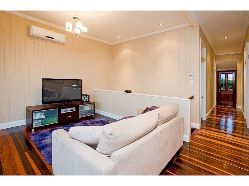 38 HEADFORT ST, Greenslopes QLD 4120
