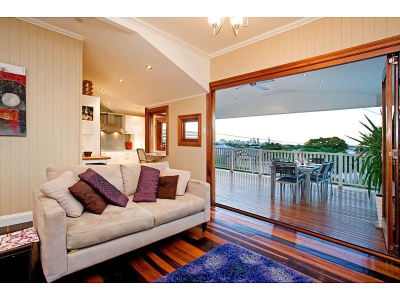 38 HEADFORT ST, Greenslopes QLD 4120