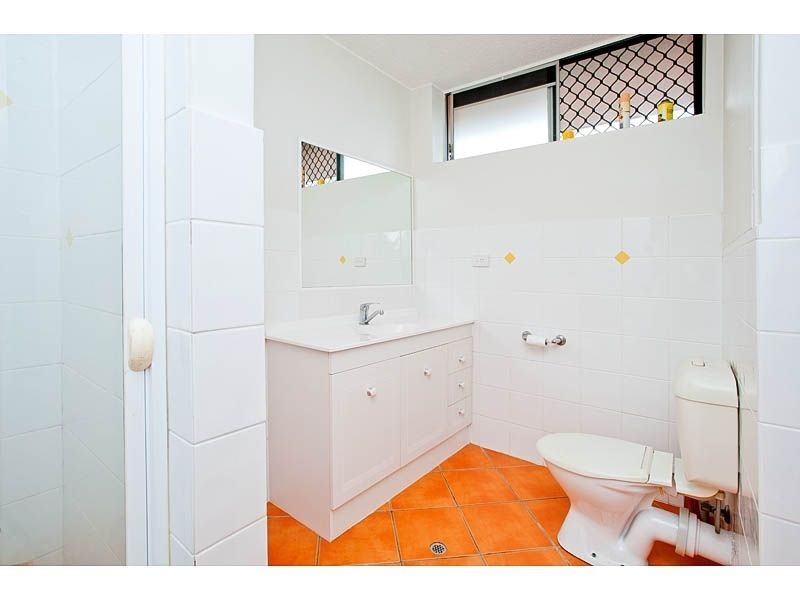 2/47 Rolle St, Holland Park West QLD 4121