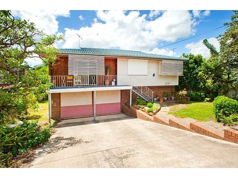 92 Newnham Rd, Mount Gravatt East QLD 4122