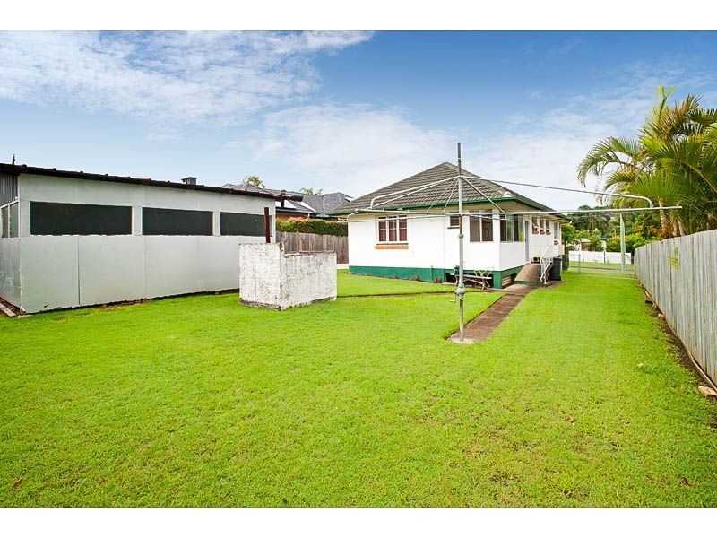 24 Wemvern St, Upper Mount Gravatt QLD 4122