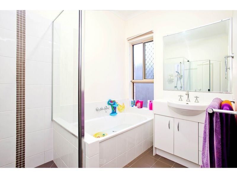 49 Talltrees Cct, Wakerley QLD 4154