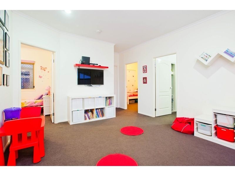 49 Talltrees Cct, Wakerley QLD 4154