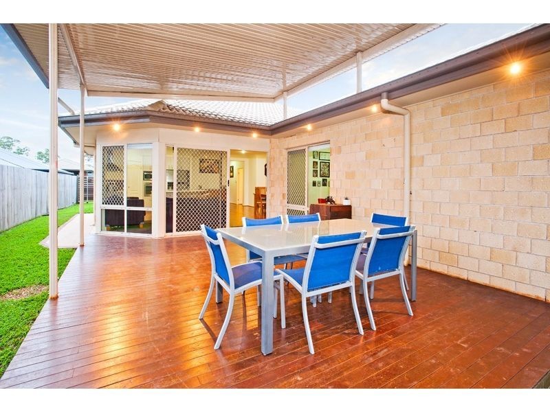 49 Talltrees Cct, Wakerley QLD 4154