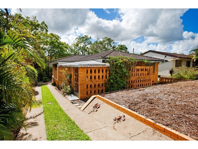 16 Laver St, Macgregor QLD 4109