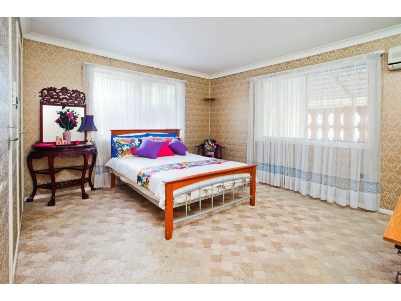 16 Laver St, Macgregor QLD 4109