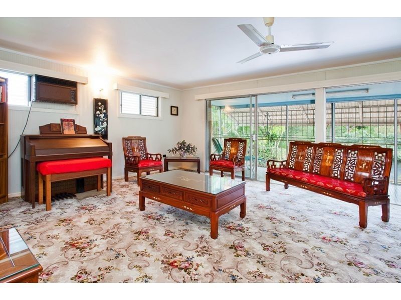16 Laver St, Macgregor QLD 4109