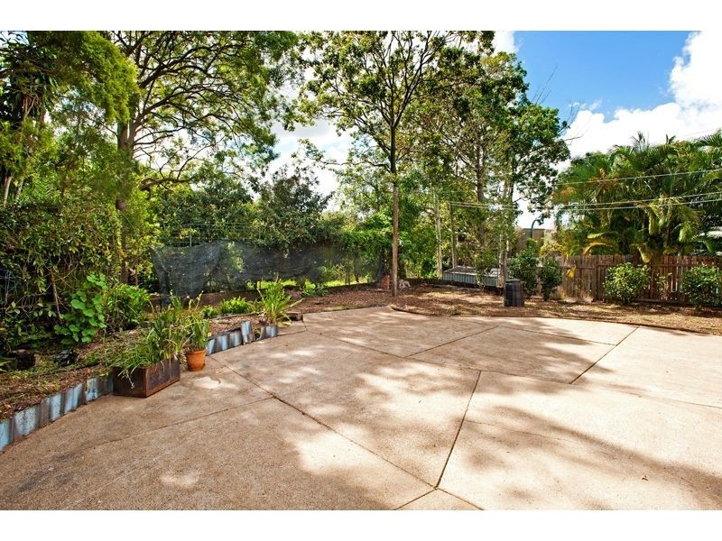 16 Laver St, Macgregor QLD 4109