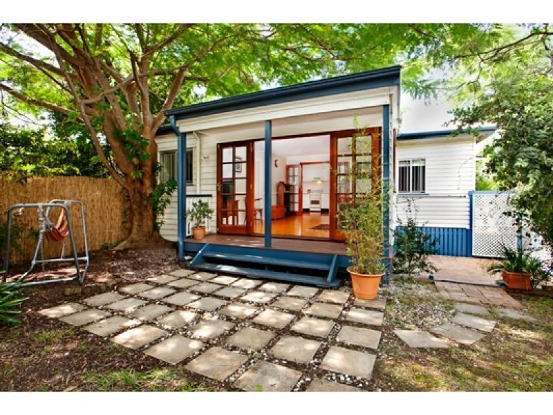 7 Gower St, Holland Park West QLD 4121