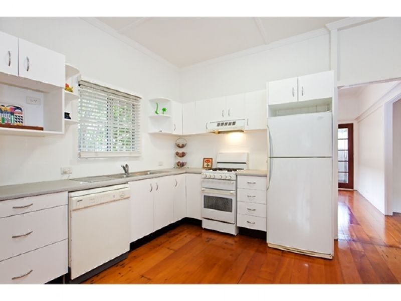 7 Gower St, Holland Park West QLD 4121