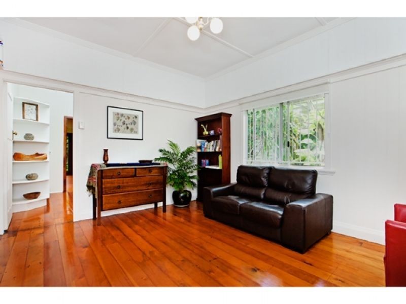 7 Gower St, Holland Park West QLD 4121