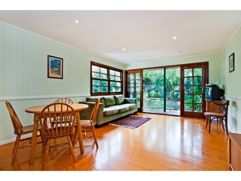 7 Gower St, Holland Park West QLD 4121