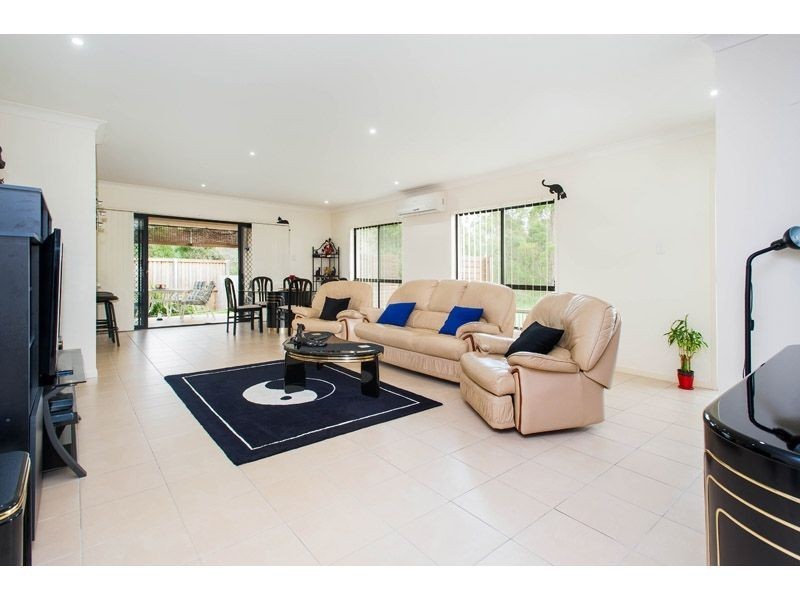 1/8 Auburn Ct, Ormeau QLD 4208