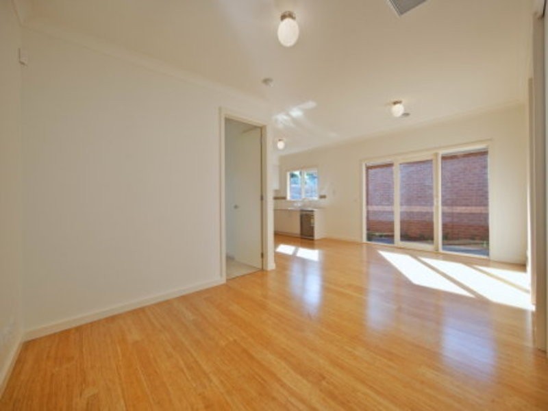 3/8 Beena Avenue, Carnegie VIC 3163