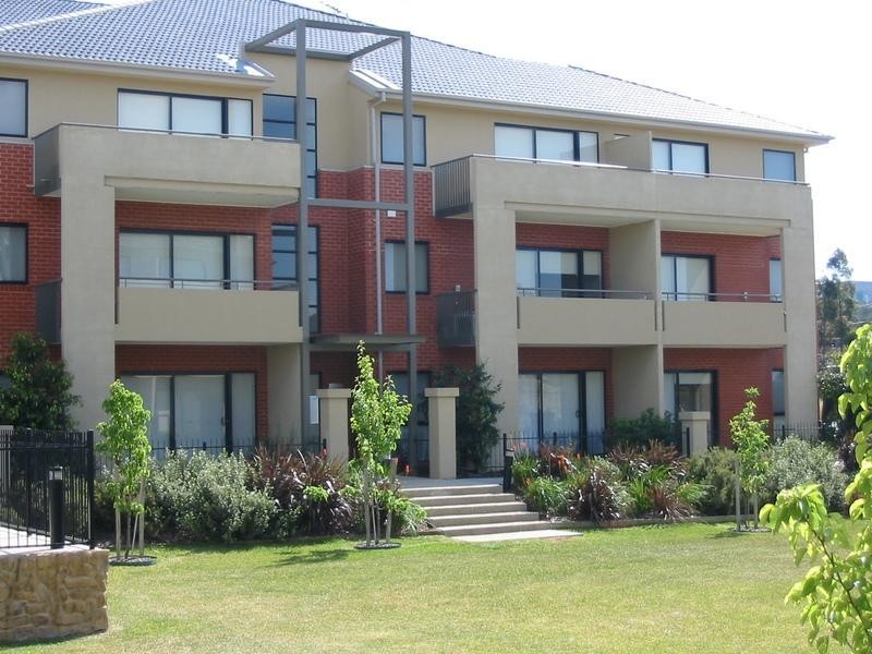 24/2 Monash Green Drive, Clayton VIC 3168