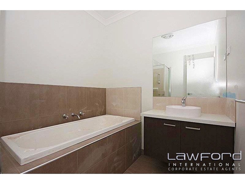 1/34 Casuarina Court, Melton West VIC 3337