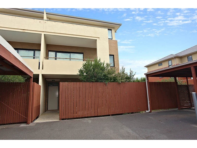 4/2 Monash Green Drive, Clayton VIC 3168