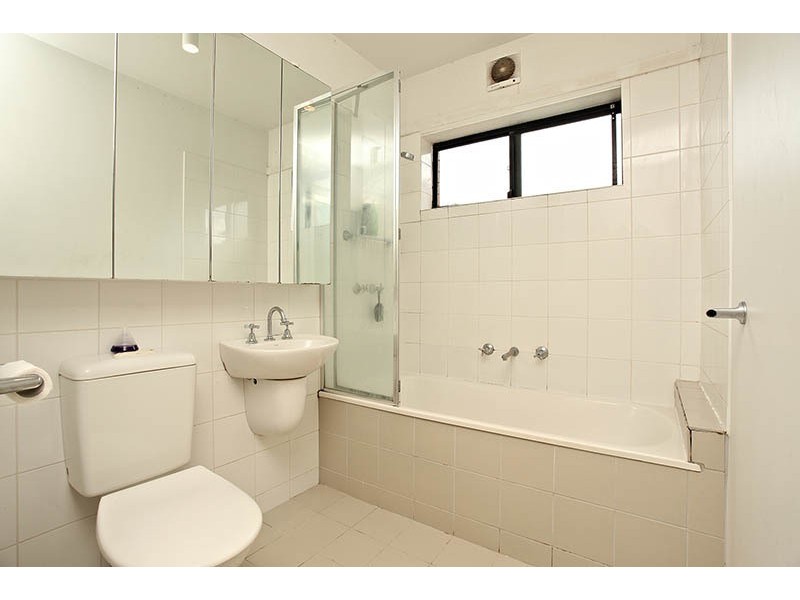 4/2 Monash Green Drive, Clayton VIC 3168