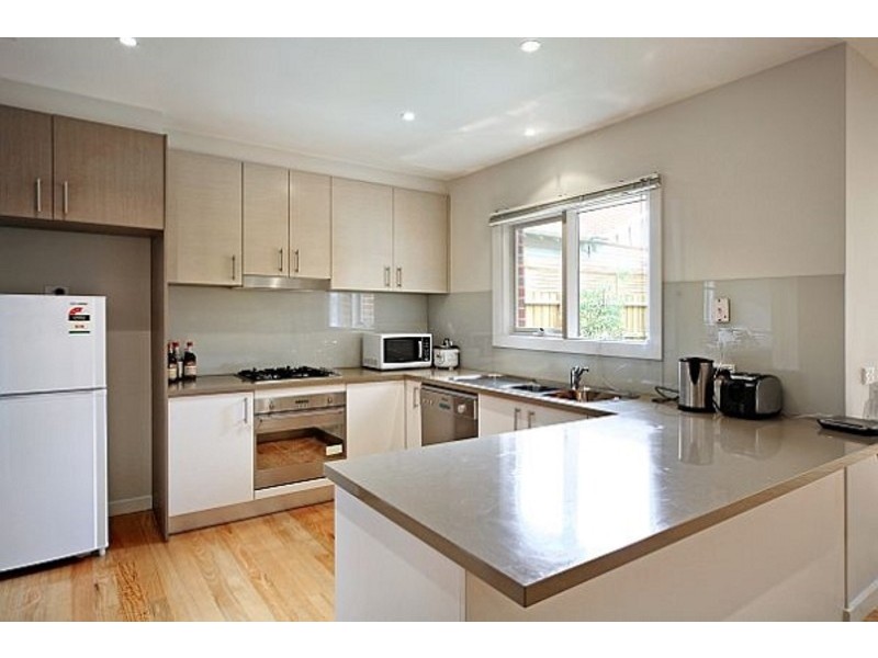 2/42 Golf Links Avenue, Oakleigh VIC 3166