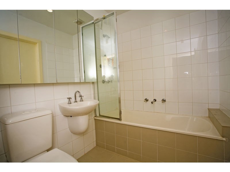 24/1 Greenfield Drive, Clayton VIC 3168