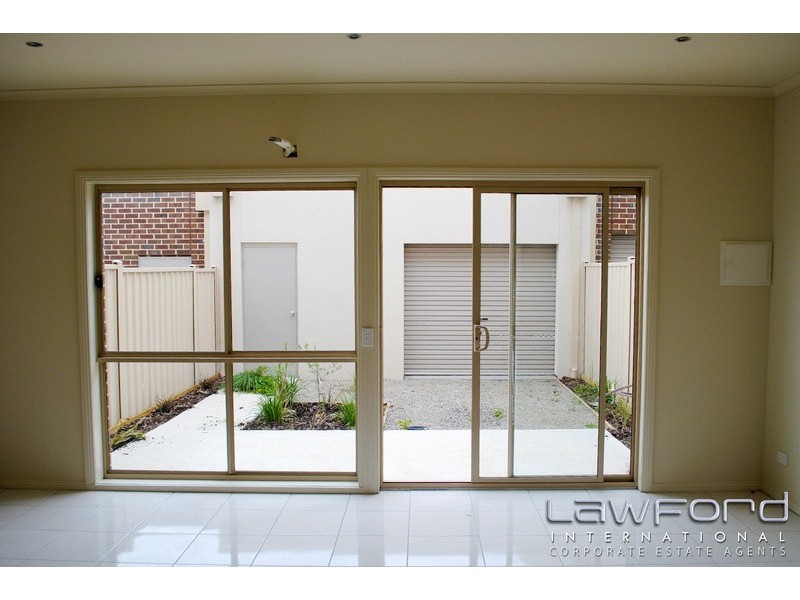 27 Landcox Way, Caroline Springs VIC 3023