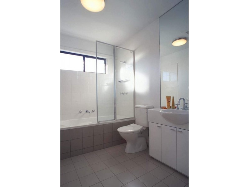 4/2 Monash Green Drive, Clayton South VIC 3169