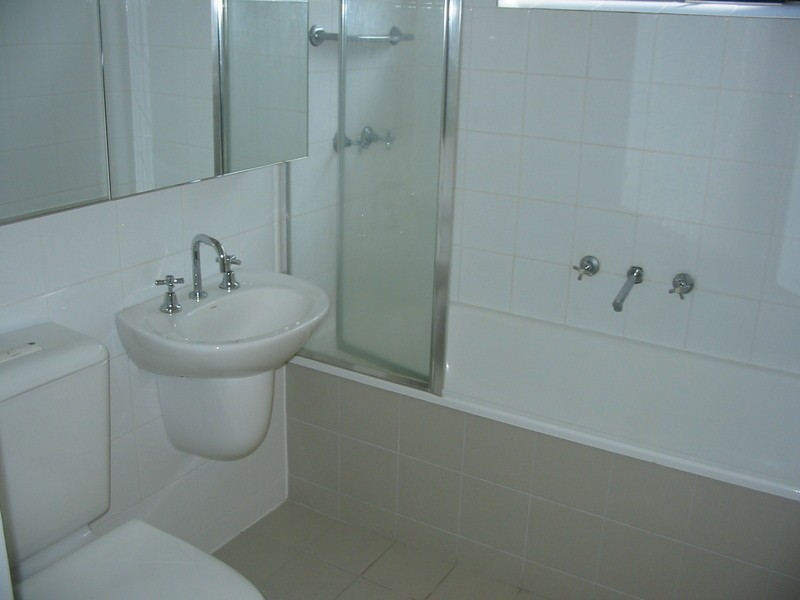 2/1 Greenfield Drive, Clayton VIC 3168