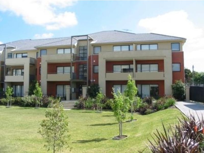 33/2 Monash Green Drive, Clayton VIC 3168