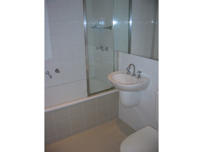 13/2 Monash Green Drive, Clayton South VIC 3169