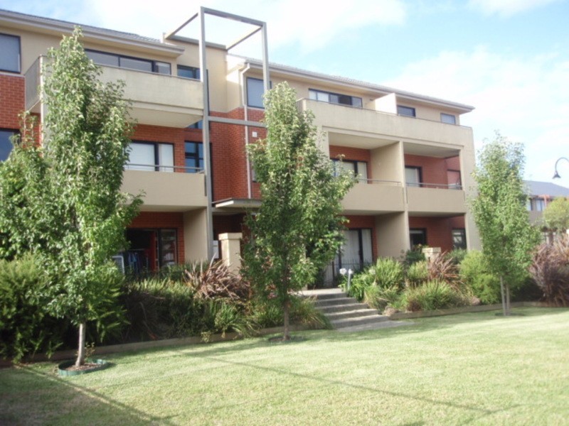 16/2 Monash Green Drive, Clayton VIC 3168