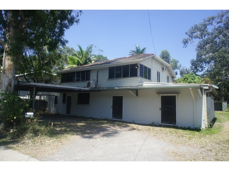 9 PEASE ST, Manoora QLD 4870