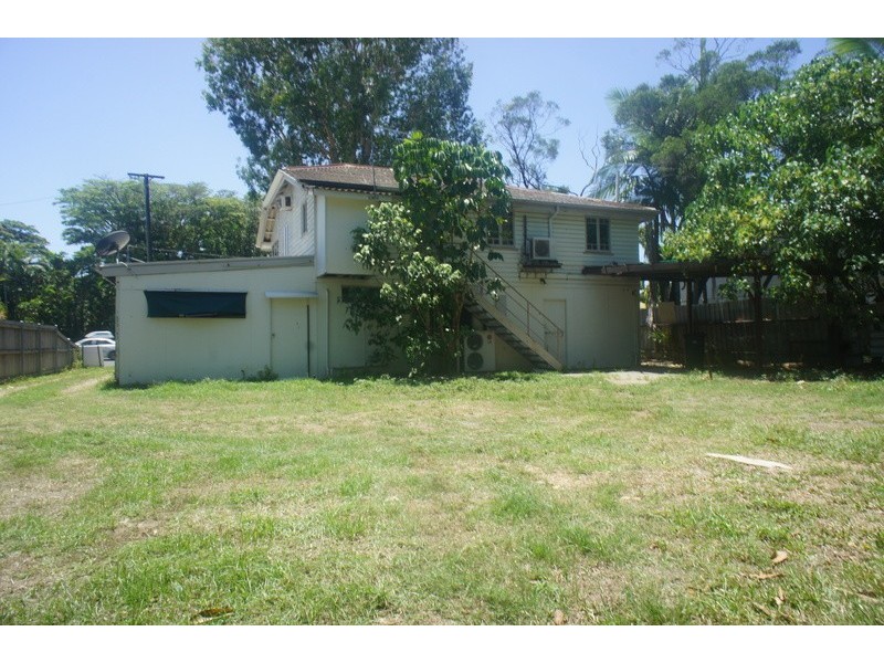 9 PEASE ST, Manoora QLD 4870